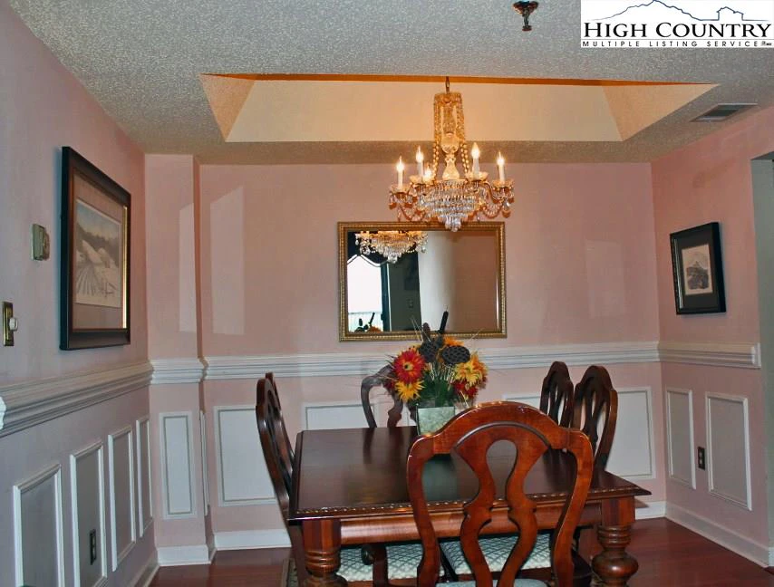Image number 18 for the current listing