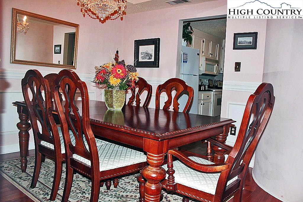 Image number 17 for the current listing