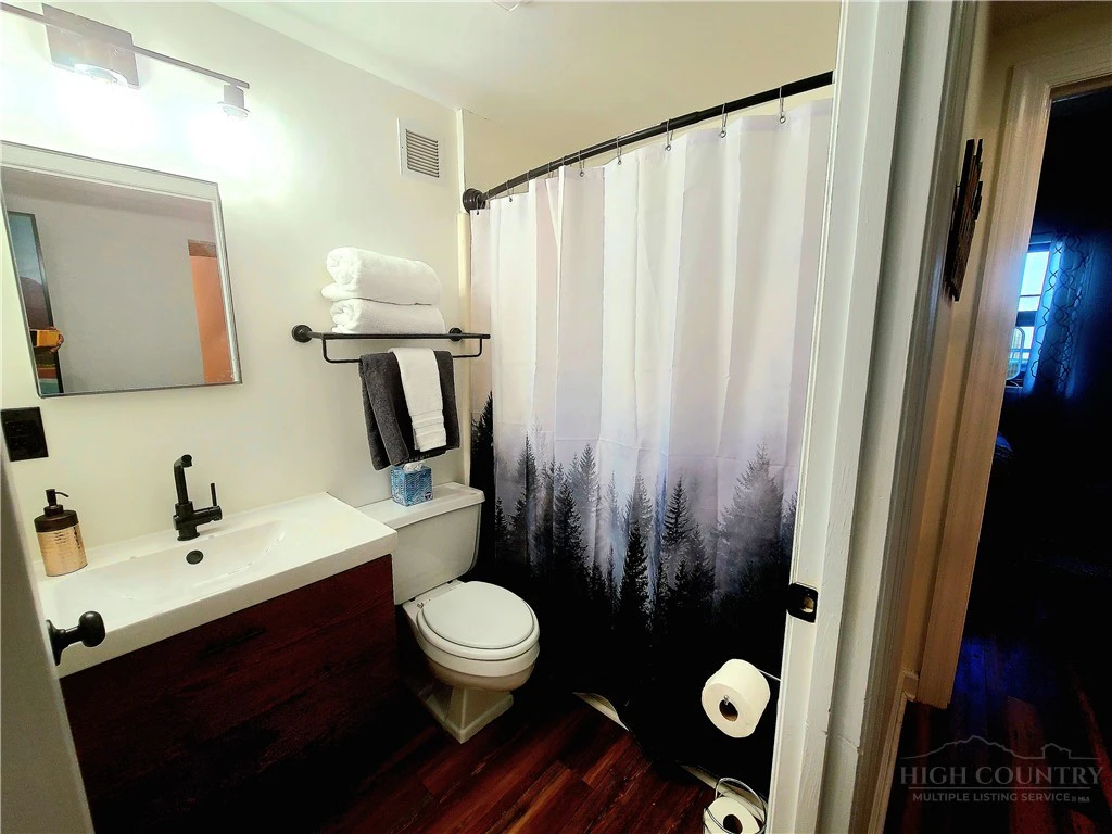 Image number 21 for the current listing