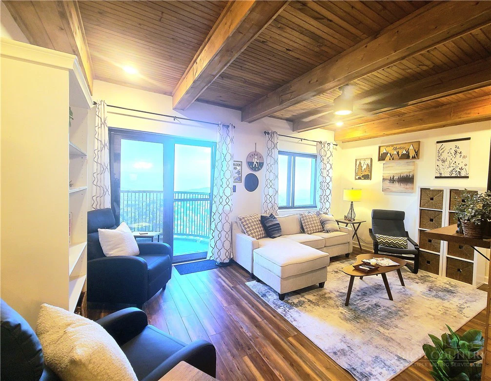 Image number 14 for the current listing