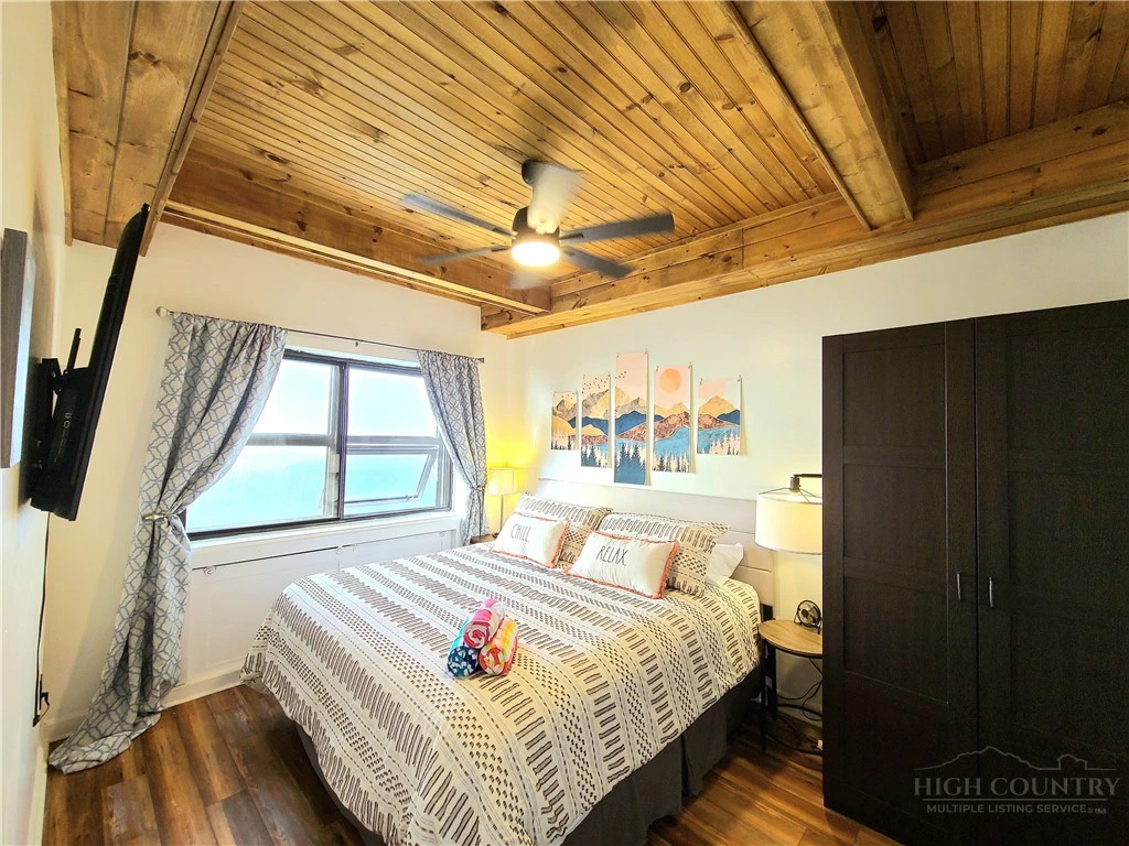 Image number 10 for the current listing