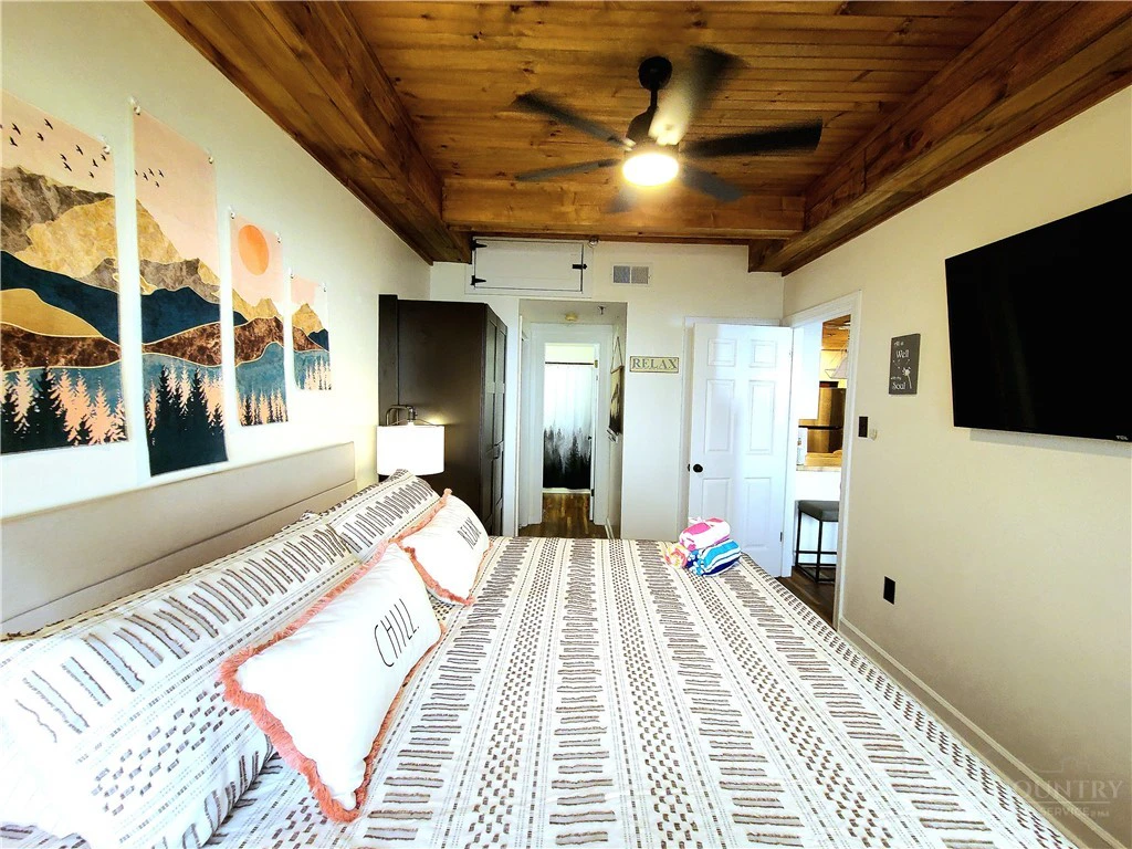 Image number 9 for the current listing