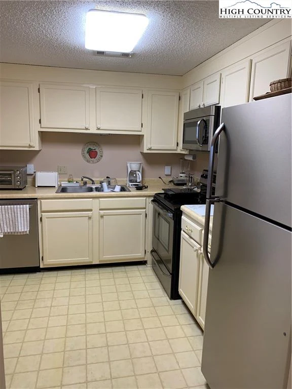 Image number 11 for the current listing