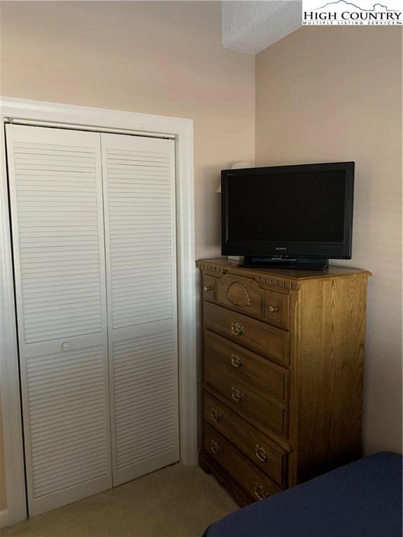 Image number 3 for the current listing