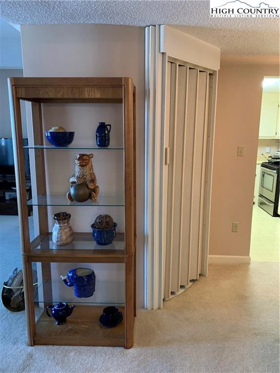 Image number 8 for the current listing