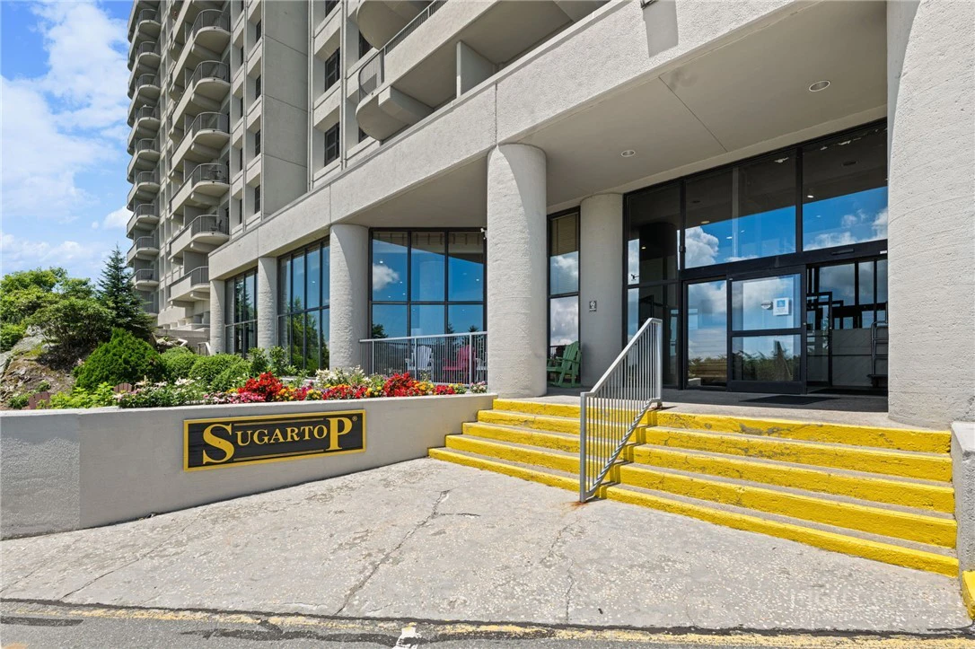 Image number 2 for the current listing