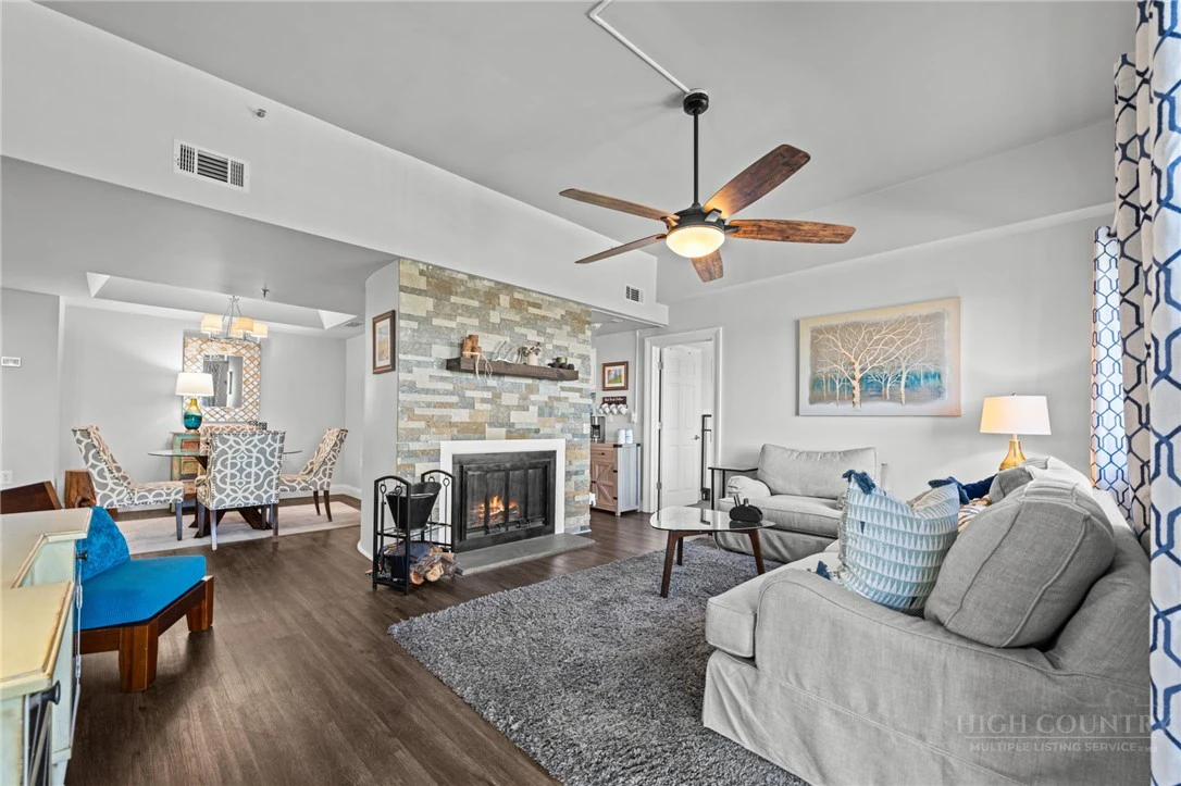 Image number 3 for the current listing