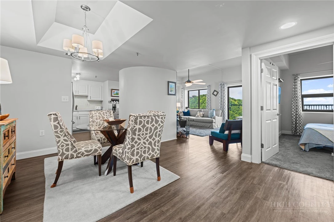 Image number 7 for the current listing