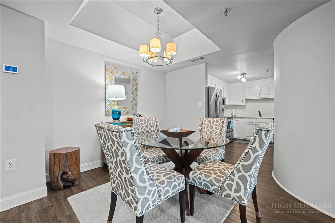 Image number 8 for the current listing