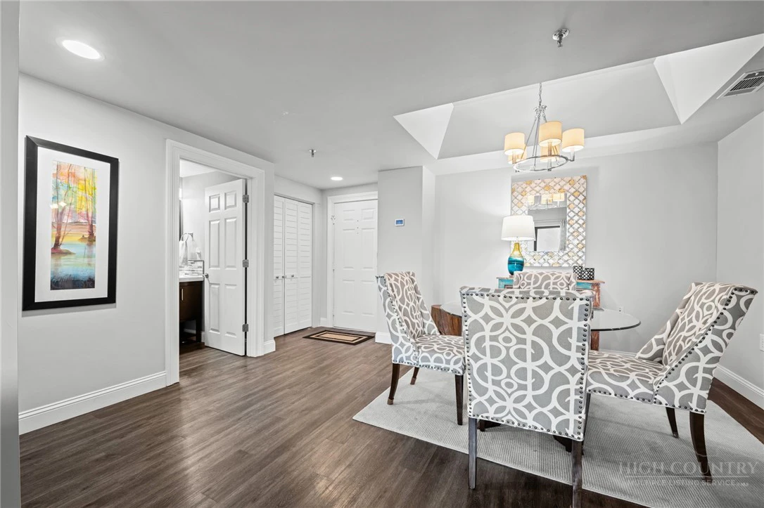 Image number 9 for the current listing