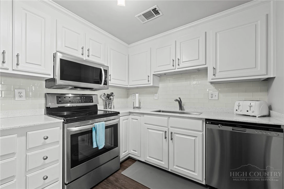 Image number 12 for the current listing