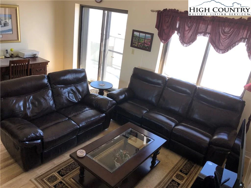 Image number 19 for the current listing