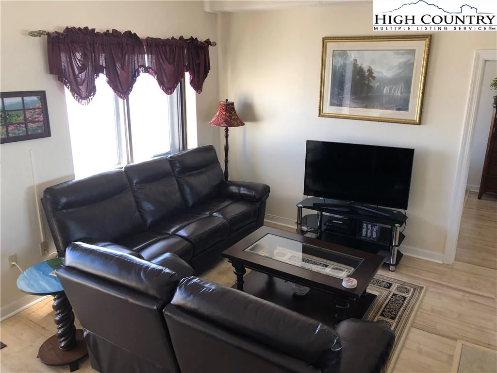 Image number 18 for the current listing