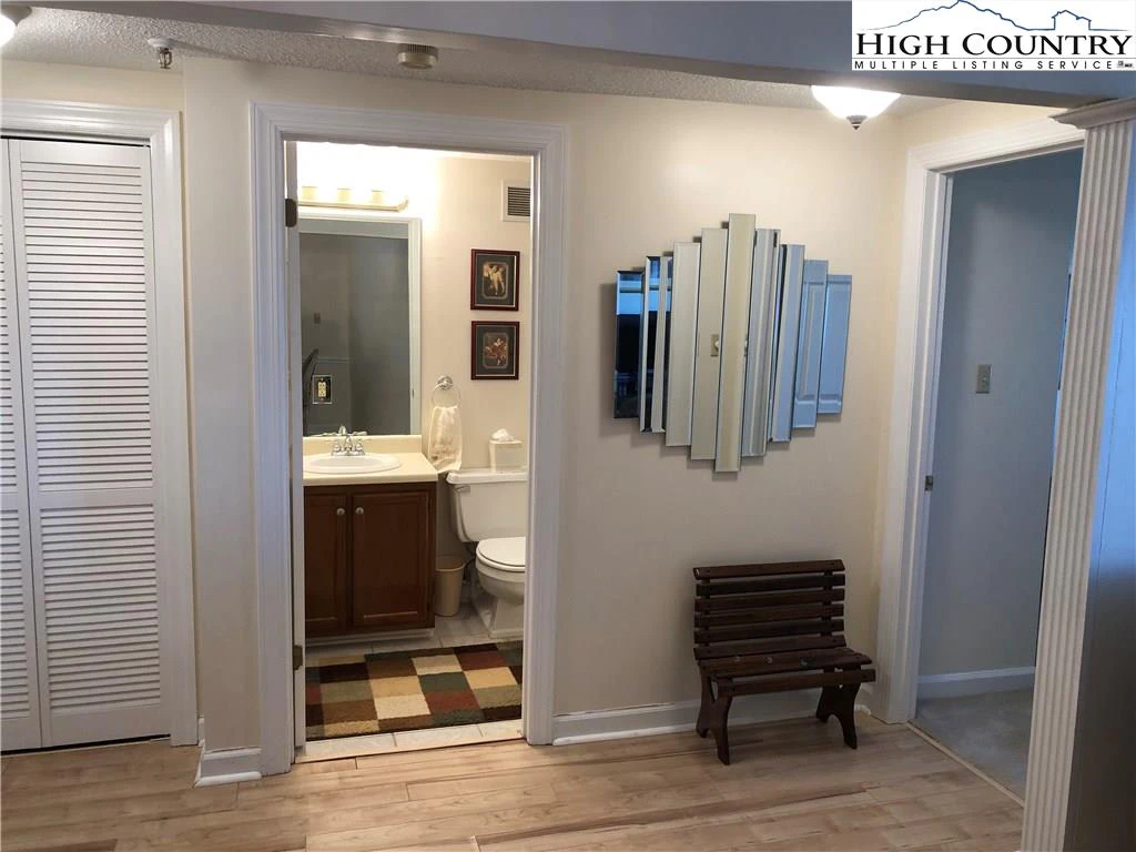 Image number 14 for the current listing