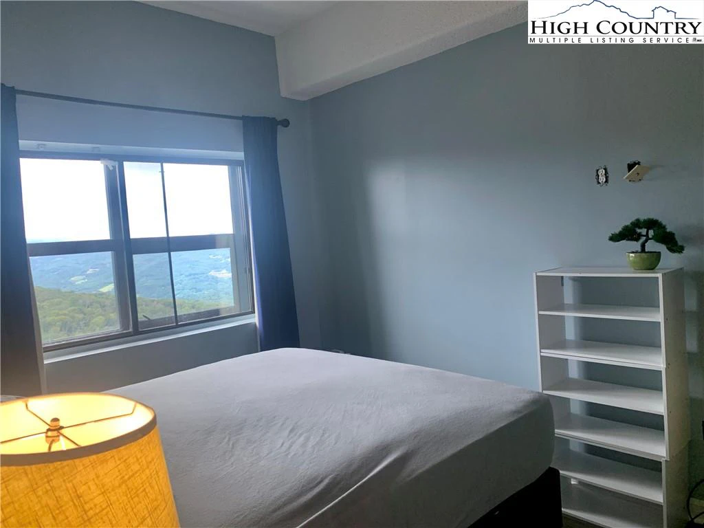 Image number 2 for the current listing