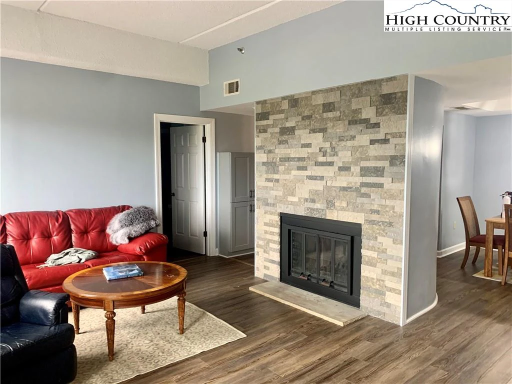 Image number 16 for the current listing