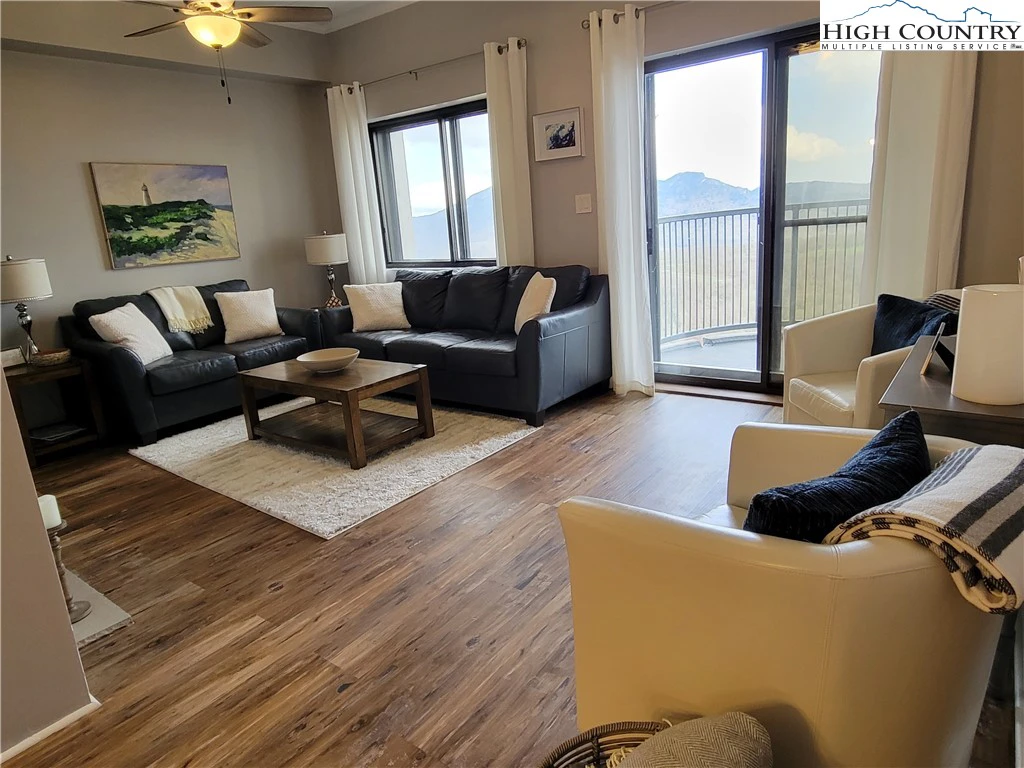 Image number 1 for the current listing