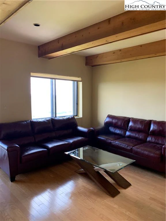 Image number 1 for the current listing