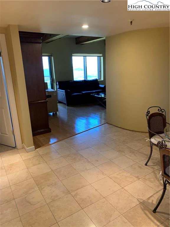 Image number 13 for the current listing