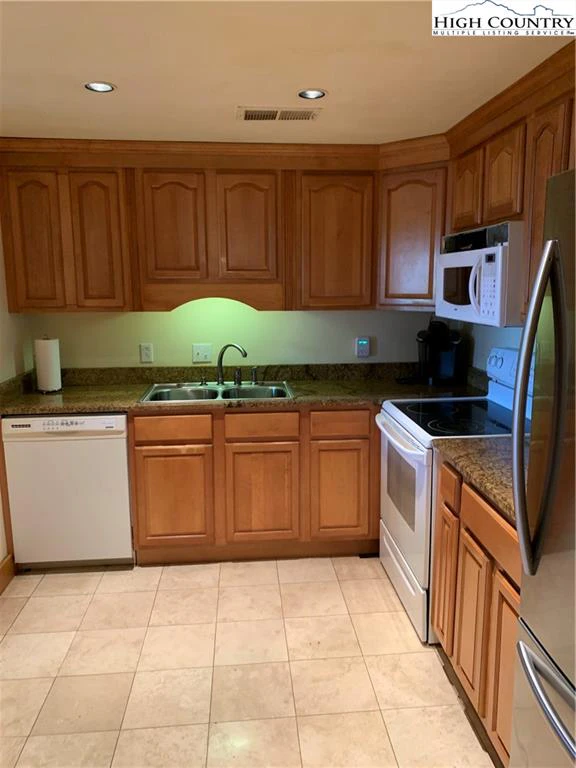 Image number 2 for the current listing