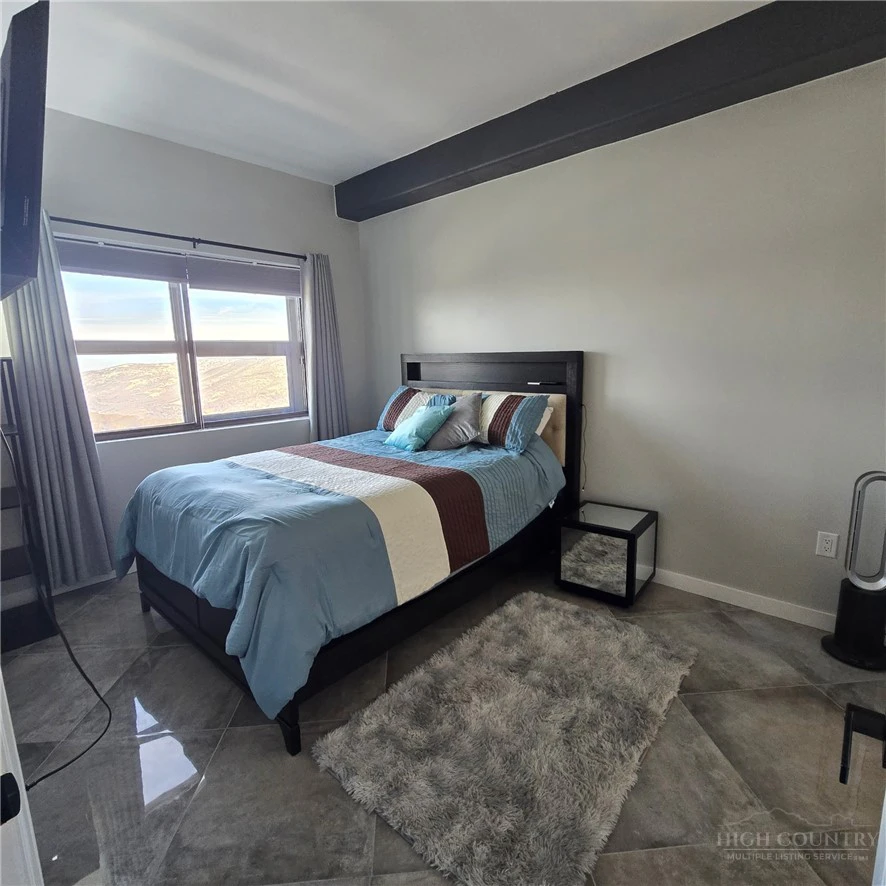 Image number 13 for the current listing