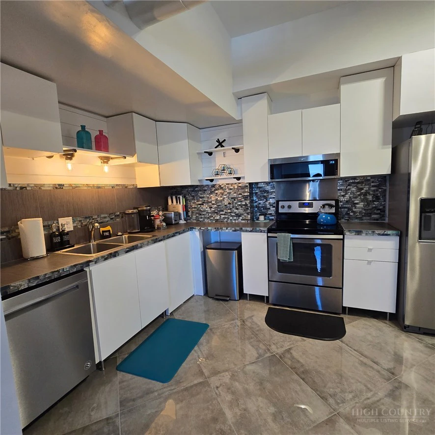 Image number 19 for the current listing