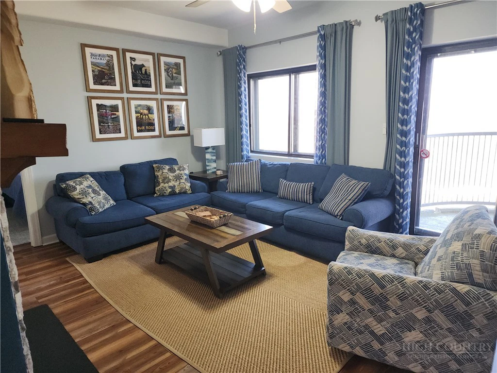 Image number 11 for the current listing