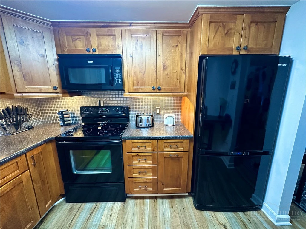 Image number 7 for the current listing