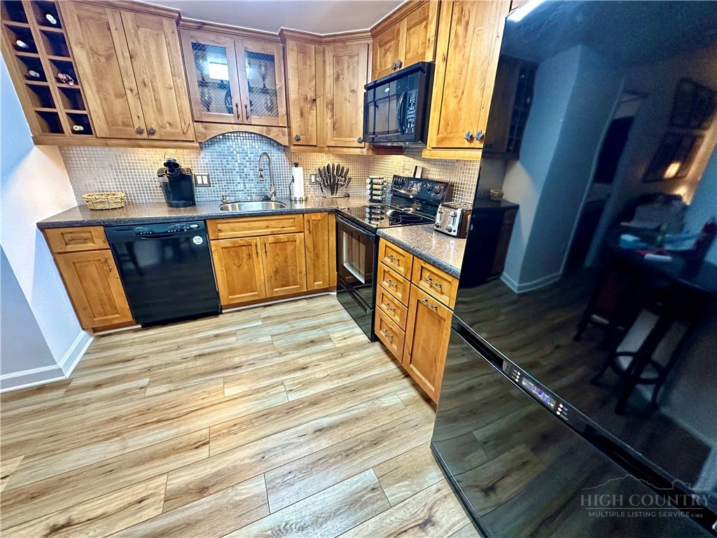 Image number 9 for the current listing
