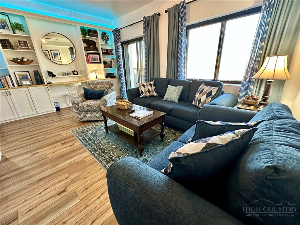 Image number 18 for the current listing