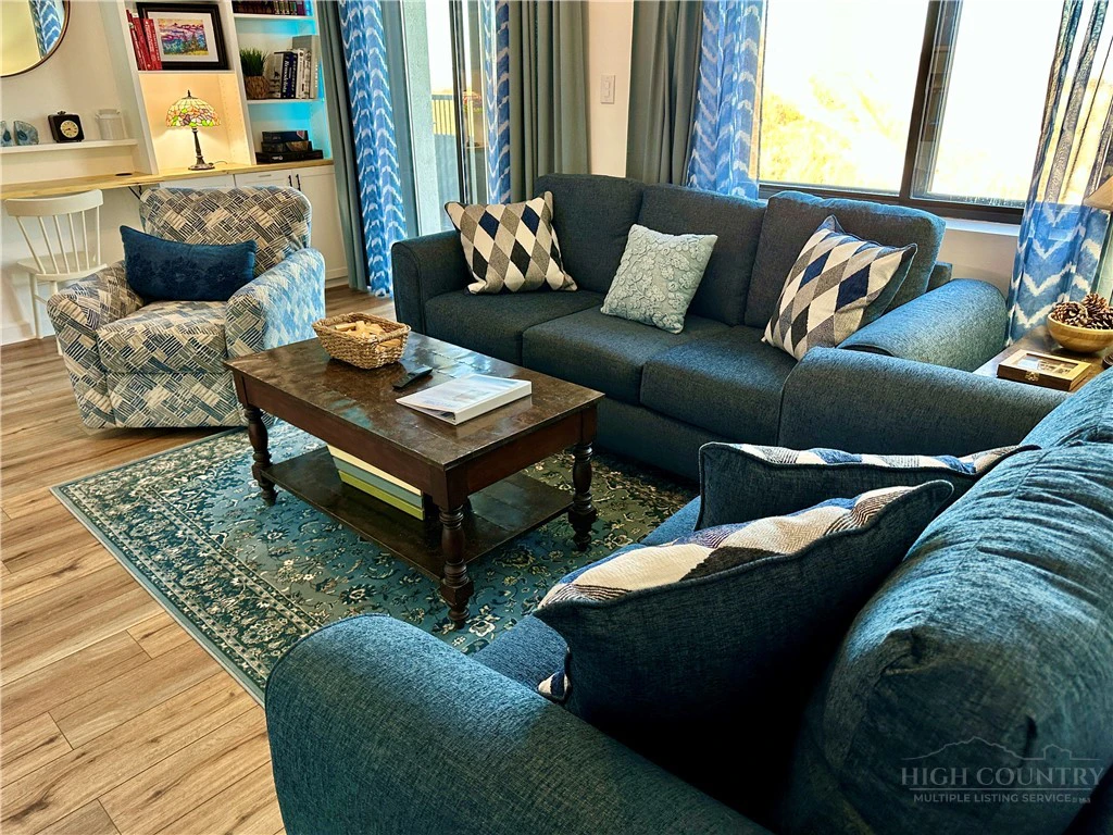 Image number 20 for the current listing