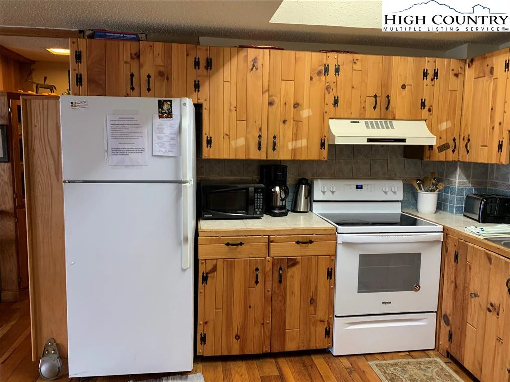 Image number 3 for the current listing
