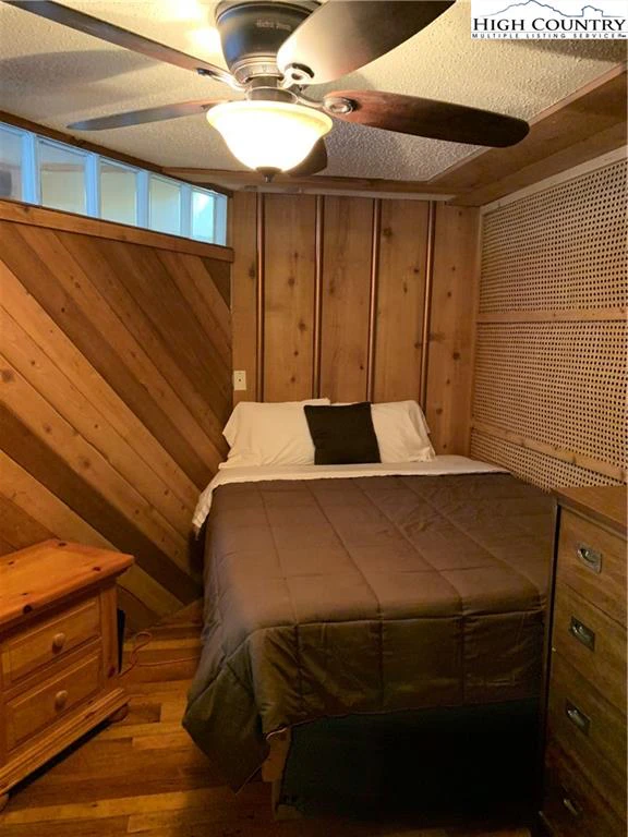 Image number 7 for the current listing