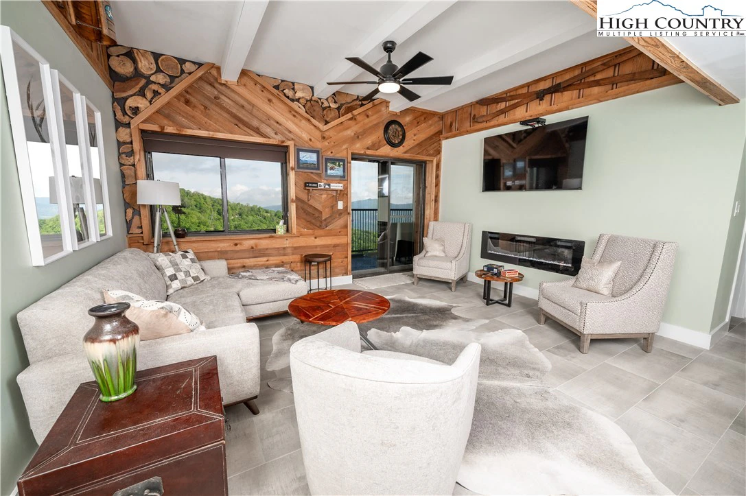 Image number 1 for the current listing
