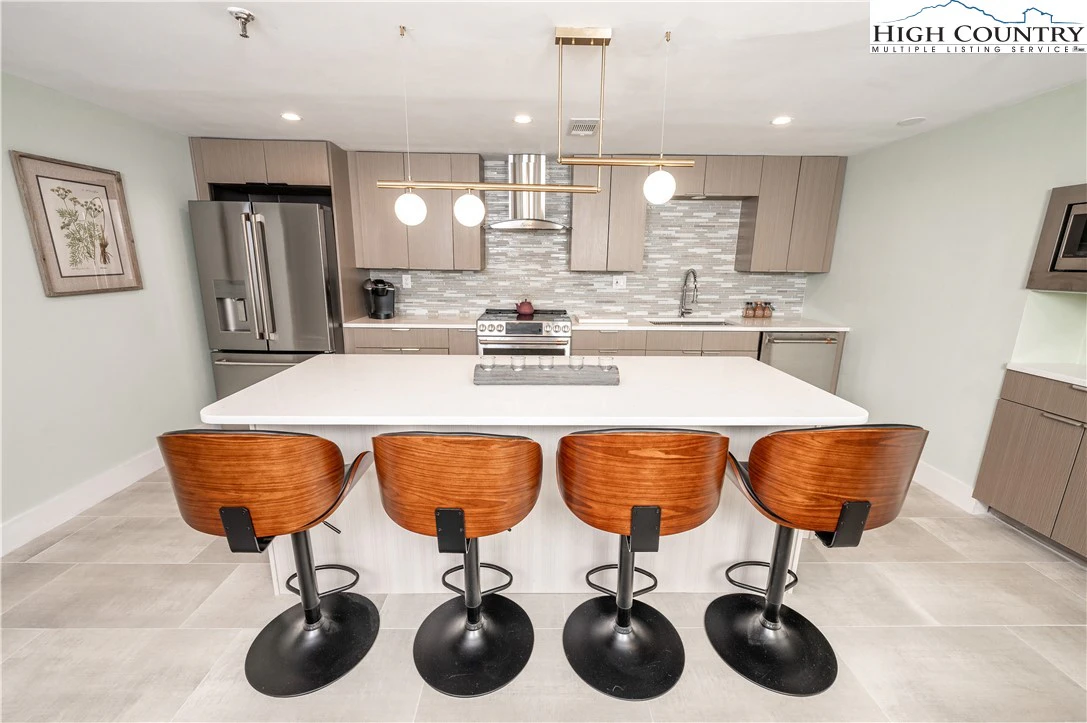 Image number 6 for the current listing