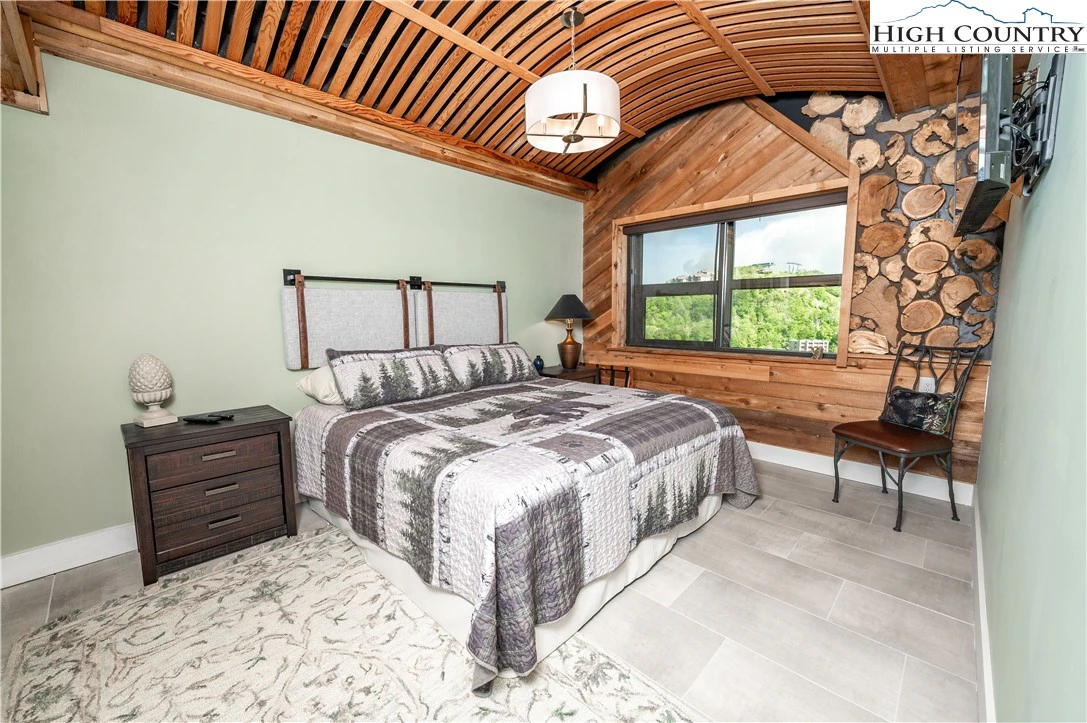 Image number 10 for the current listing