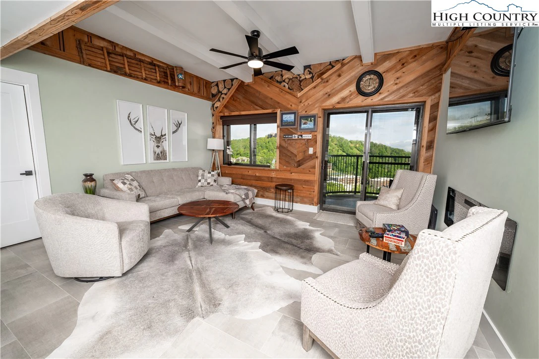 Image number 14 for the current listing