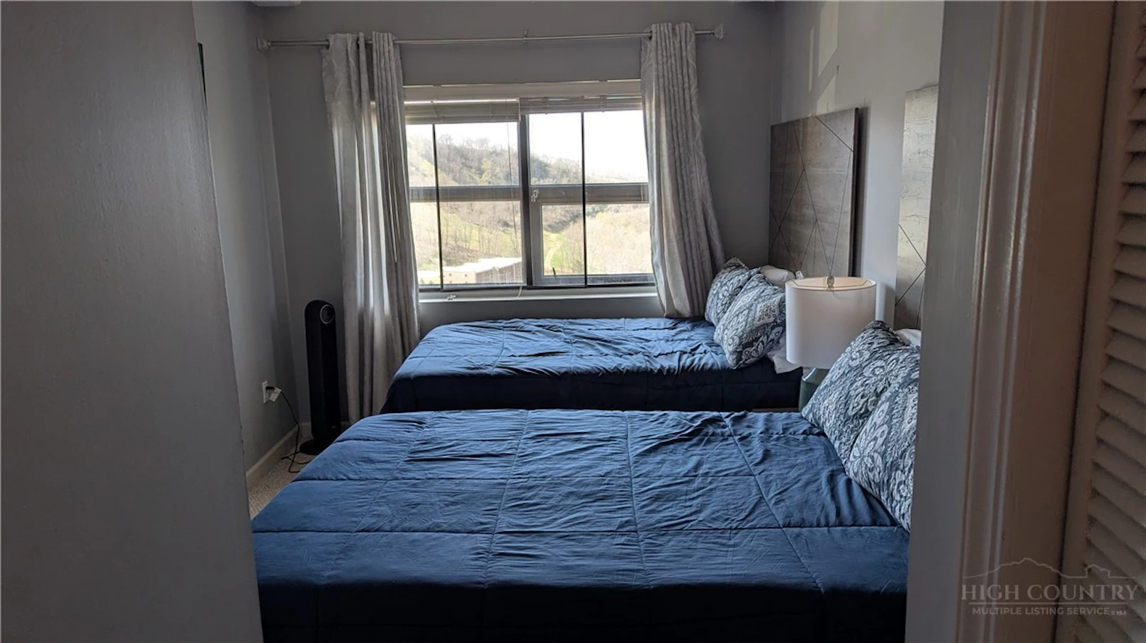 Image number 14 for the current listing