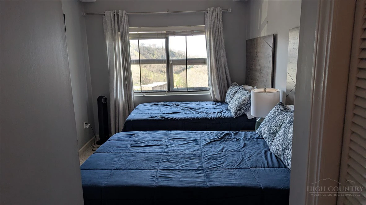 Image number 14 for the current listing