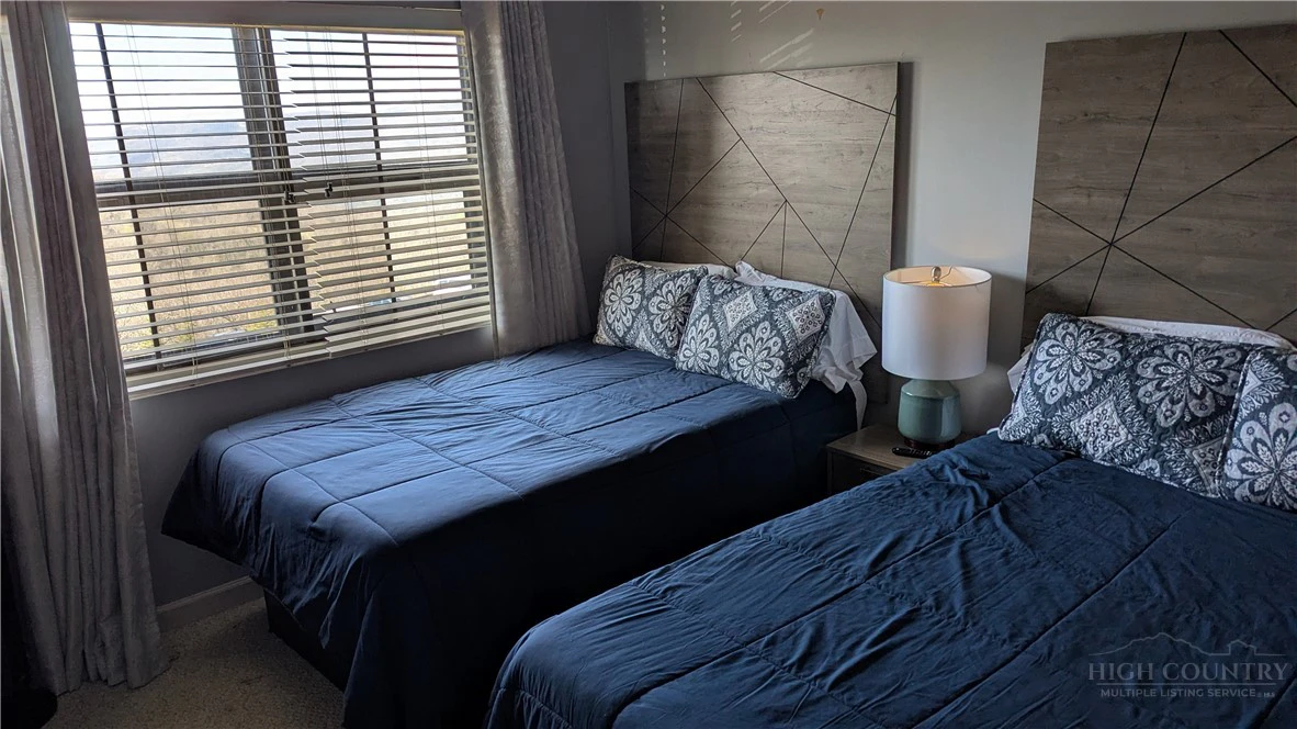 Image number 3 for the current listing