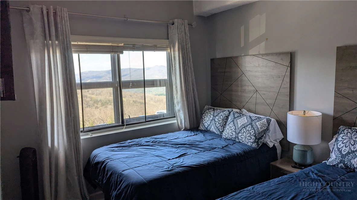 Image number 4 for the current listing