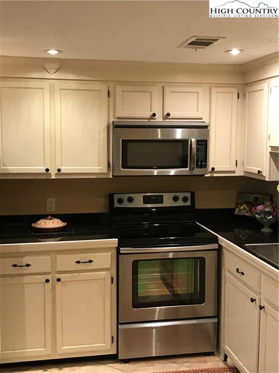 Image number 1 for the current listing
