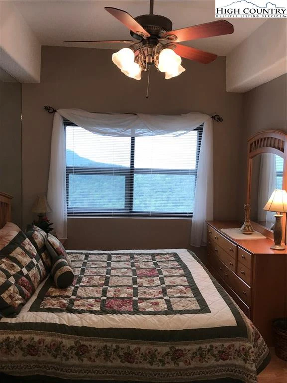 Image number 18 for the current listing