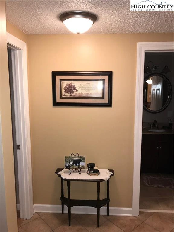 Image number 11 for the current listing
