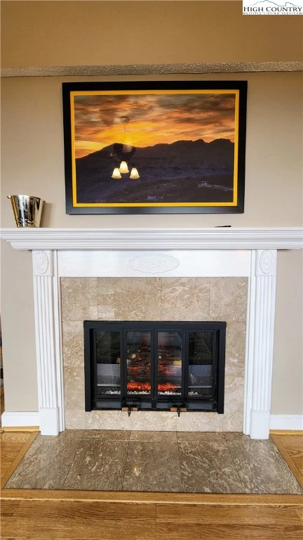 Image number 25 for the current listing