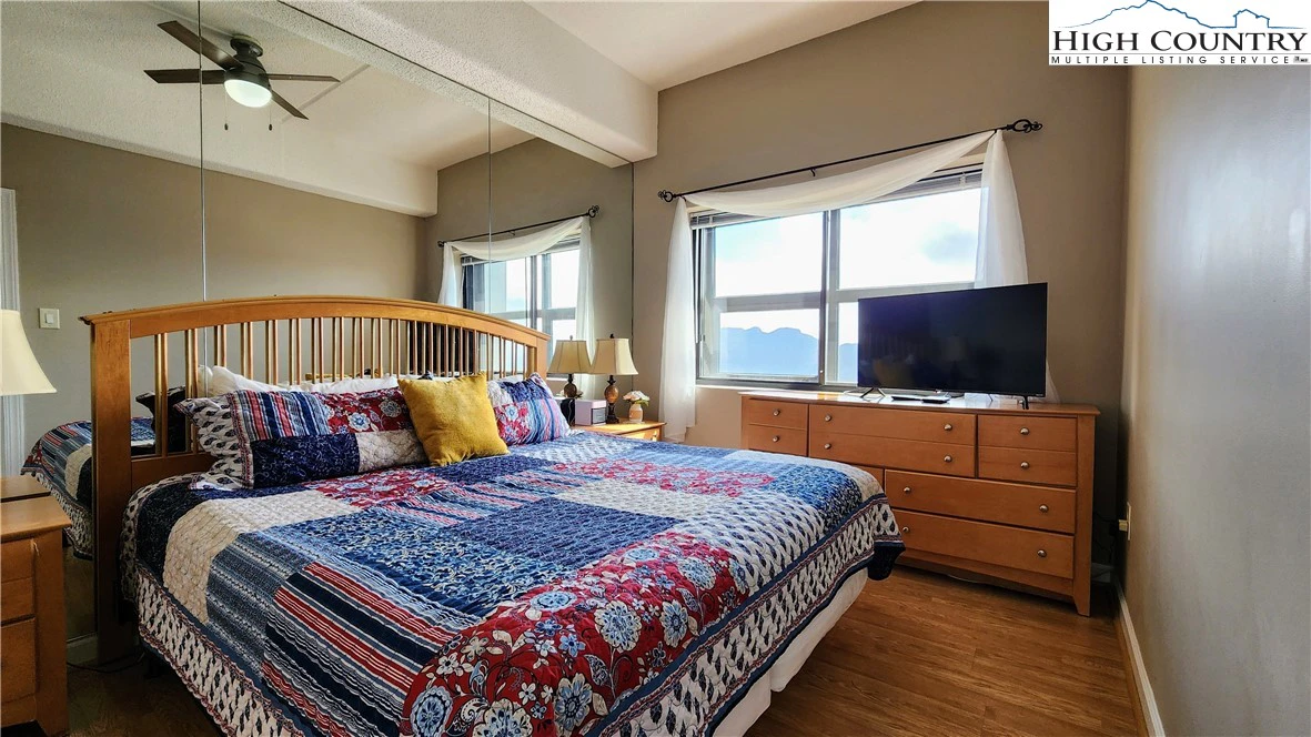Image number 9 for the current listing