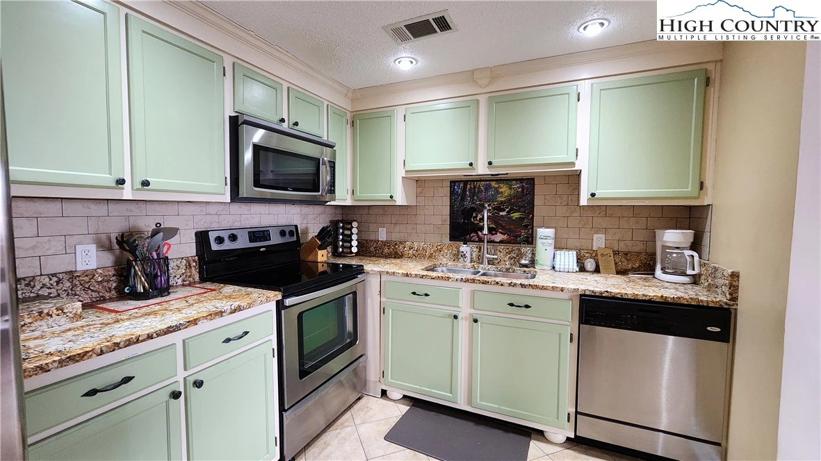 Image number 4 for the current listing