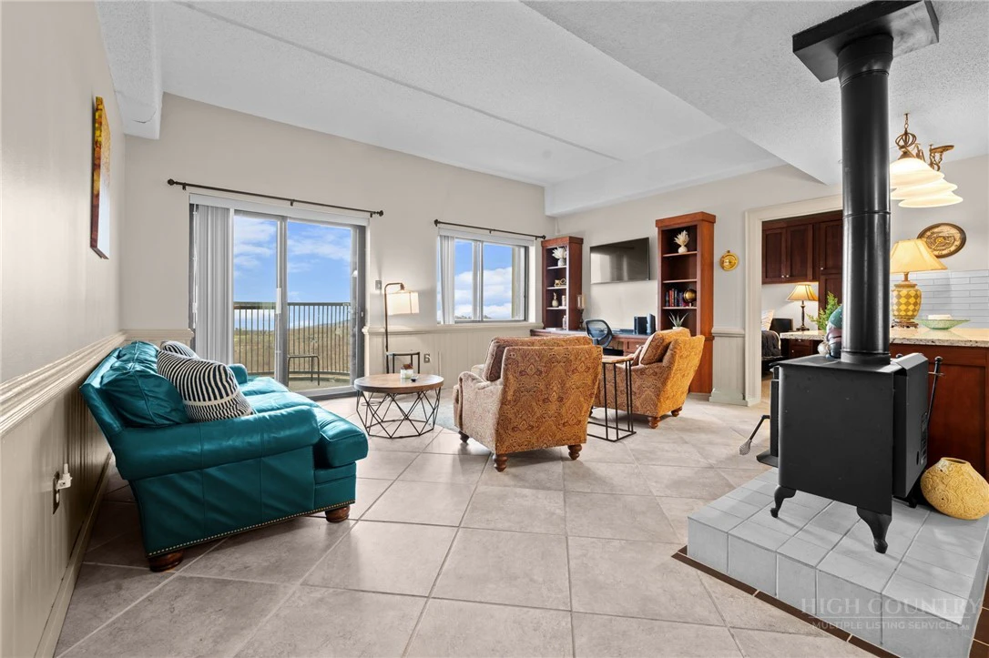 Image number 3 for the current listing