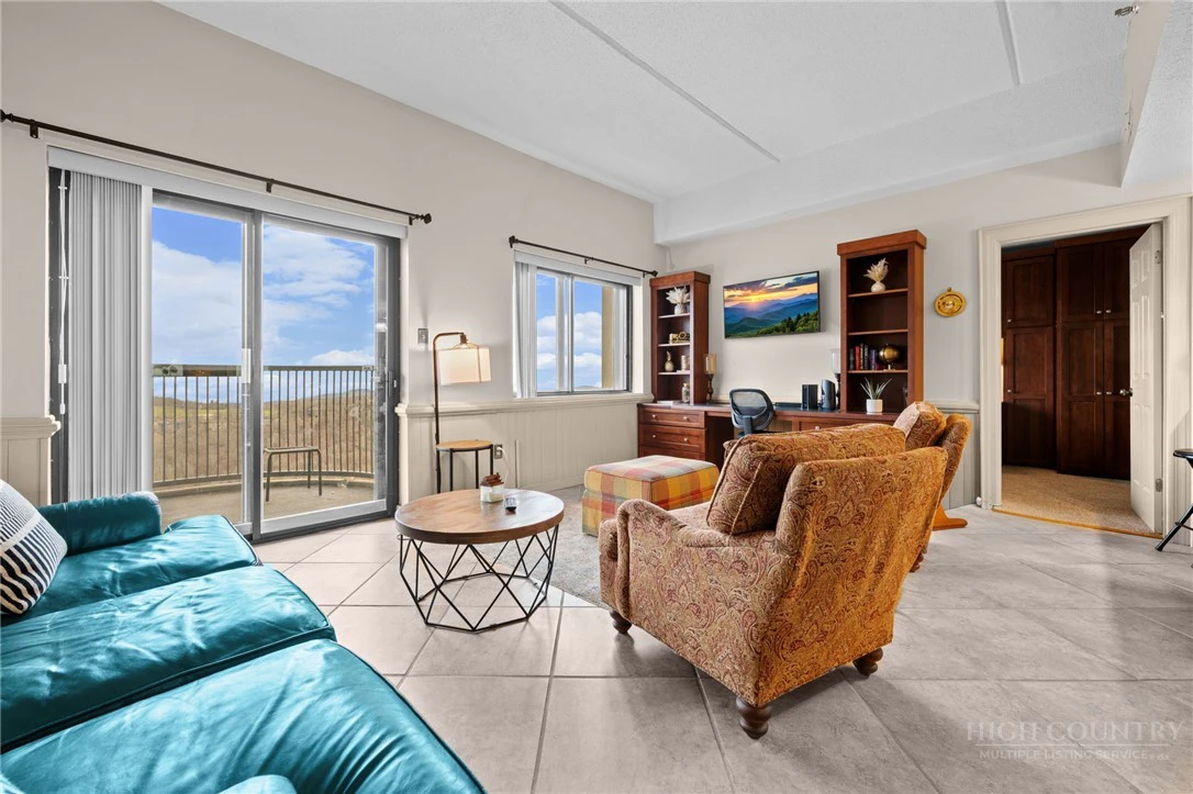 Image number 4 for the current listing