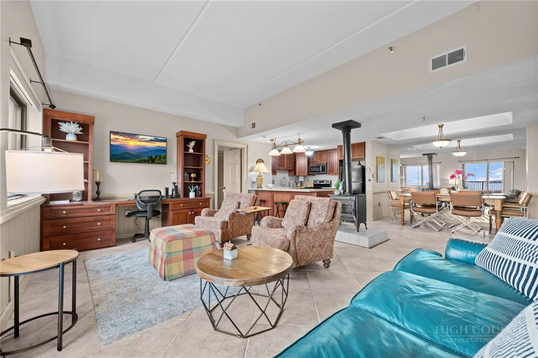 Image number 5 for the current listing